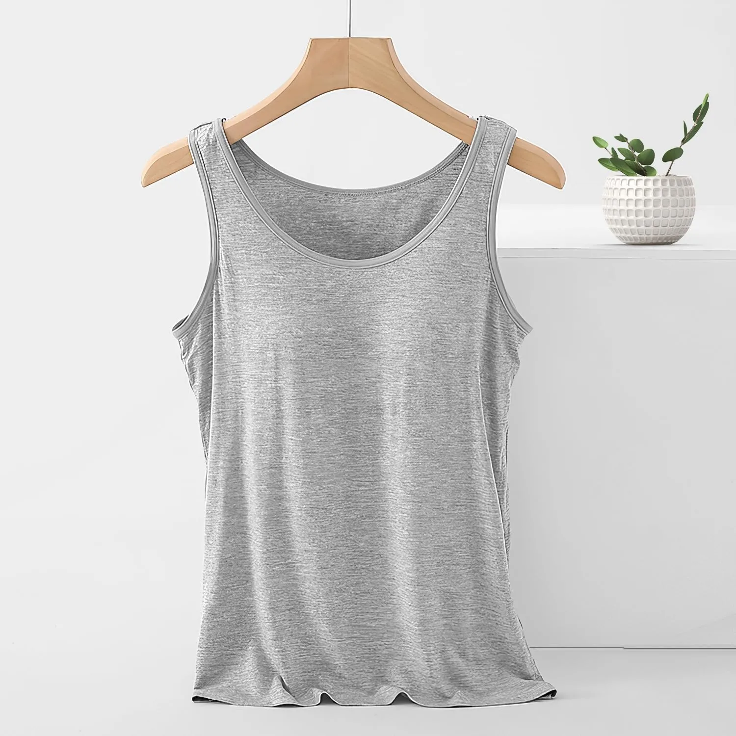 Camisole Tops for Women Built in Bra Spaghetti Strap Workout Yoga Shirts Basic Padded Tank Tops ，Summer New Camisole