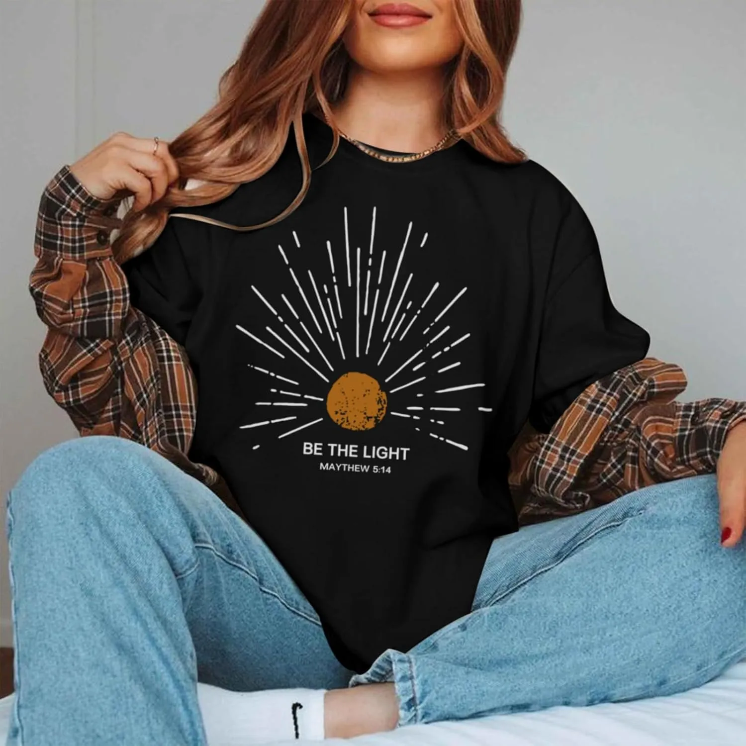 Christian Be The Light Shirts for Women Bible Verse Shirts Jesus Religious Faith Tshirts Oversized Graphic Tees Tops