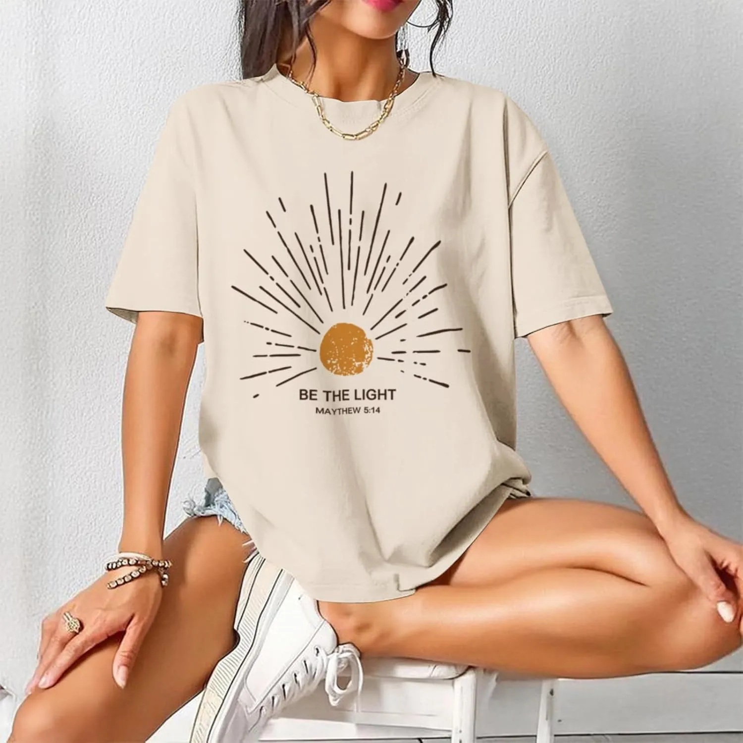 Christian Be The Light Shirts for Women Bible Verse Shirts Jesus Religious Faith Tshirts Oversized Graphic Tees Tops
