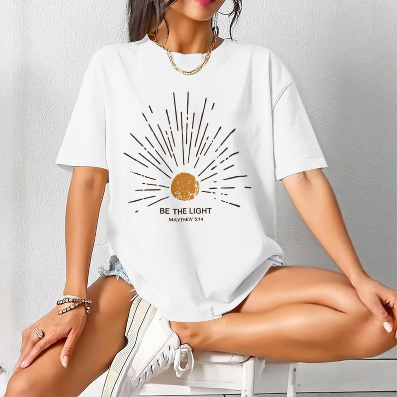 Christian Be The Light Shirts for Women Bible Verse Shirts Jesus Religious Faith Tshirts Oversized Graphic Tees Tops